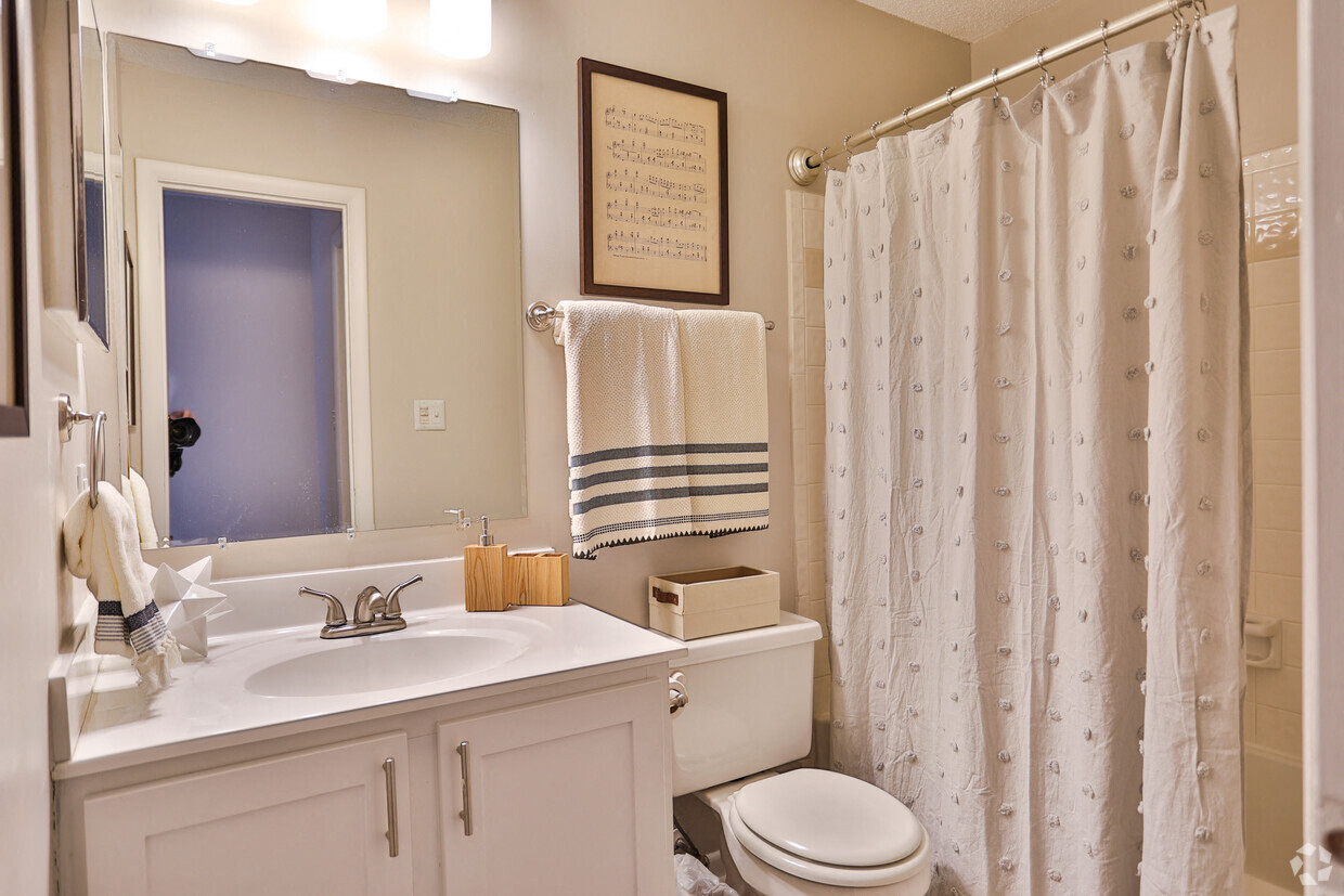 Magnolia Terrace Apartments, 8301 Paces Oaks Boulevard, Charlotte, NC